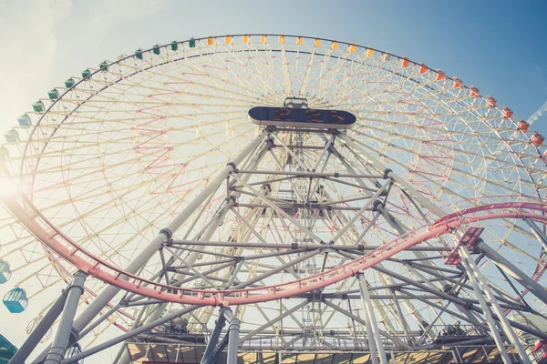 Uma grande roda gigante em Yokohama, Japão . — Fotografia de Stock