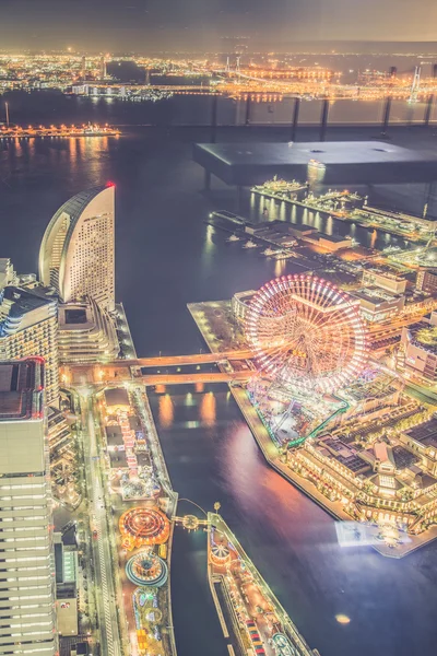 Vue aérienne nocturne du paysage urbain de Yokohama à Minato Mirai waterfro — Photo