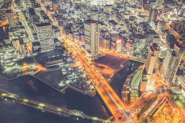 Vista aérea nocturna del paisaje urbano de Yokohama en Minato Mirai waterfro —  Fotos de Stock