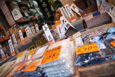 Mağazalar ünlü tsukiji Balık pazarı