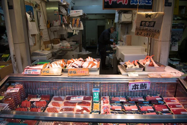 Famosi negozi del mercato del pesce Tsukiji — Foto Stock