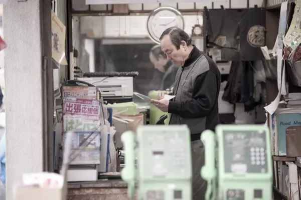 Man near Famous Tsukiji fish market — 스톡 사진