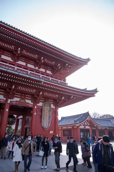 Japonská maska v obchodě se suvenýry Senso-ji Temple — Stock fotografie