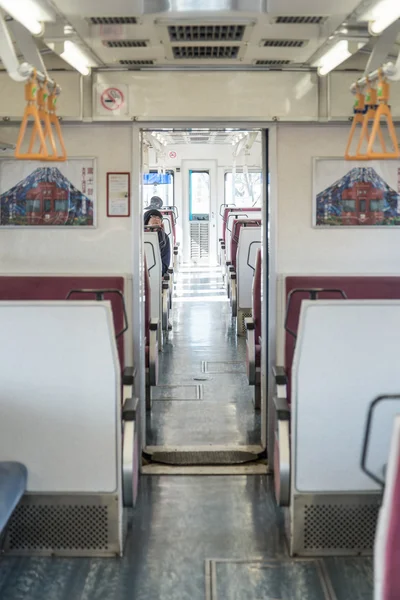 후지 규 통근열차 내부 — 스톡 사진
