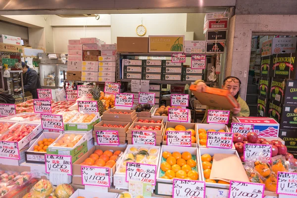 Famous Tsukiji fish market shops. — Stock Photo, Image