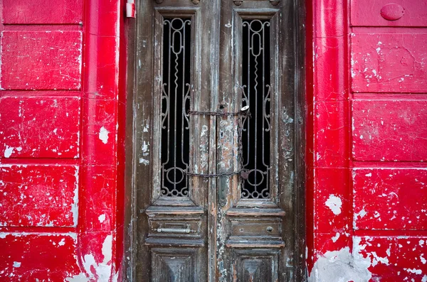 Старі Дерев Яні Двері Покинутому Будинку Яскраво Червоними Стінами Кордова — стокове фото