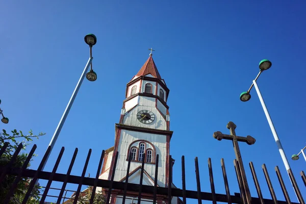 Chiesa Del Sacro Cuore Contro Cielo Azzurro Chiaro Vista Angolo — Foto Stock