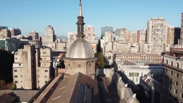 Повітряний Вид Міста Сантьяго Безпілотний Літальний Апарат Пролітають Над Дахом — стокове відео