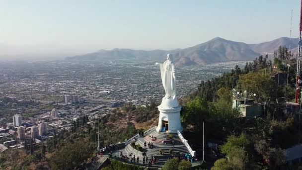 Luchtfoto Drone Uitzicht Maagd Maria Top Van Cerro San Cristobal — Stockvideo