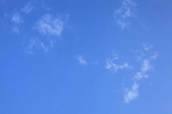 Güzel mavi gökyüzü arka plan şablonu aşağıdaki giriş metin mesajı için bazı alan mavi izole ile