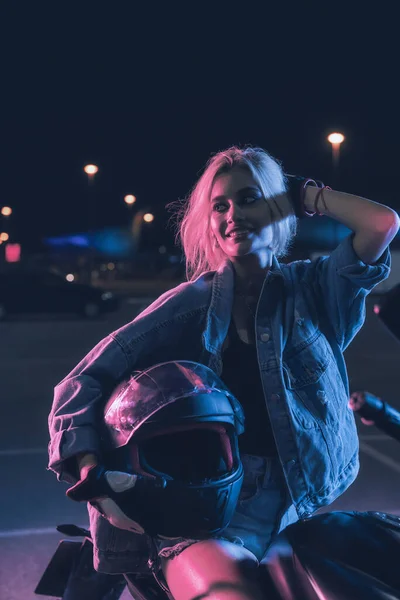 Portrait Girl Rays Neon Light Motorbike Night Empty Parking Lot — Stock Photo, Image