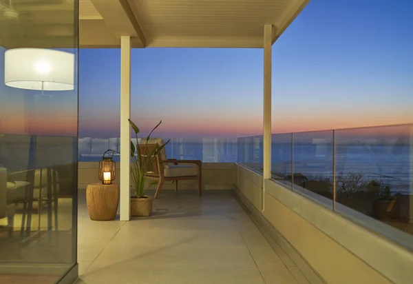 Vista Panoramica Sull Oceano Sul Balcone Vetrina Casa Lusso Tramonto — Foto Stock