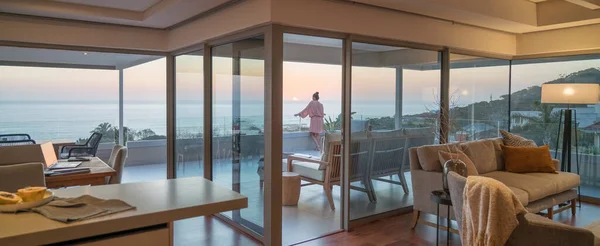 Woman Enjoying Scenic Sunset Ocean View Luxury Balcony — Stock Photo, Image