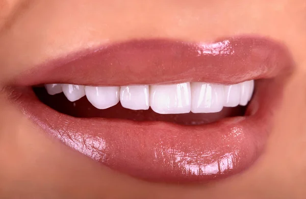 Perfect Close Sensueel Sexy Verleidelijk Mollig Lippen Vrouw Glimlach Witte — Stockfoto