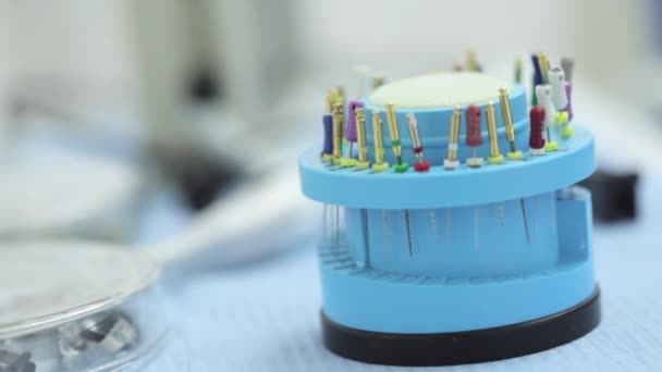 Narzędzia Dentystyczne Bliska Makro Leczy Zęby Pacjentom Klinice Profesjonalny Lekarz — Wideo stockowe