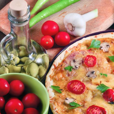 Pizza mantar ve malzemeler 