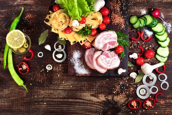 Smoked pork bacon with vegetables and herbs — Stock Photo, Image