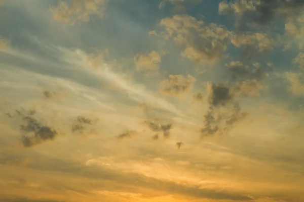 Por do sol com nuvens — Fotografia de Stock