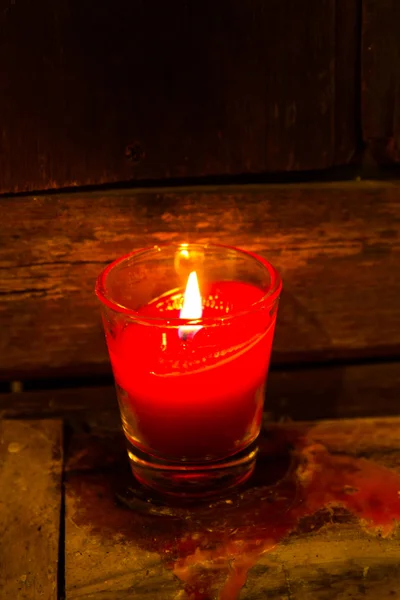 Fiamma di candela di notte primo piano — Foto Stock