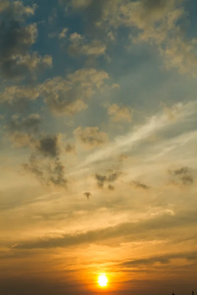Por do sol com nuvens — Fotografia de Stock