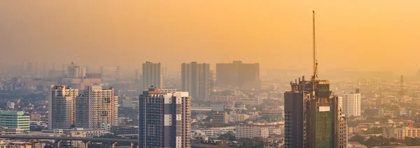 Bangkok wieżowiec widok wielu budynków i żurawia w dziedzinie budownictwa, — Zdjęcie stockowe