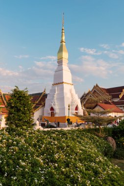 Wat Pratat Choeng Chum, Bu büyük bir tapınak ve kutsal dini anıt, Tayland