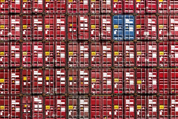 Patrón de pila colorido de contenedores de envío de carga en el astillero para la importación, exportación industrial — Foto de Stock