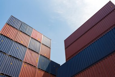 Renkli deste deseni için nakliye bahçesinde kargo nakliye konteynerlerin ithalat, ihracat sanayi