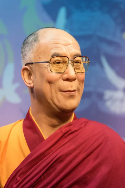 Cera del Dalai Lama en exhibición en Madame Tussauds — Foto de Stock