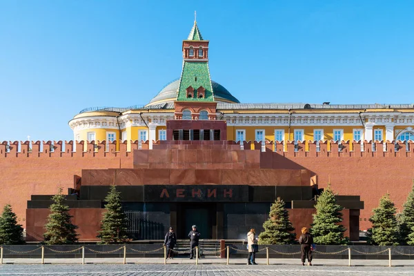 2018年4月9日 俄罗斯莫斯科红场的列宁和克里姆林宫城墙陵墓 也被称为列宁墓 — 图库照片