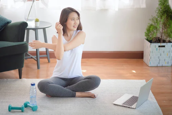 Hermosa Mujer Asiática Manteniéndose Forma Haciendo Ejercicio Casa Para Estilo —  Fotos de Stock