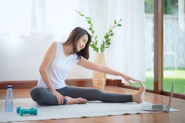 Beautiful Asian Woman Staying Fit Exercising Home Healthy Trend Lifestyle — Stock Photo, Image