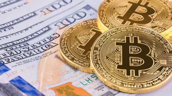 Bitcoin Vor Dollar Hintergrund Konzeptdesign Für Kryptowährungstechnologie Und Geldanlage — Stockfoto