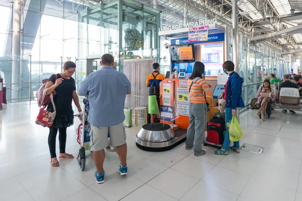 Suvarnabhumi Airport is one of two international airports serving in Bangkok, Thailand. — Stock Photo, Image