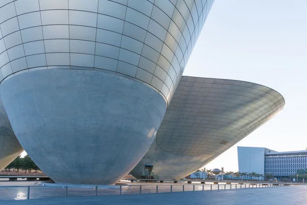 Edificio Tri-bowl en el distrito de Songdo, Incheon, Corea del Sur . — Foto de Stock