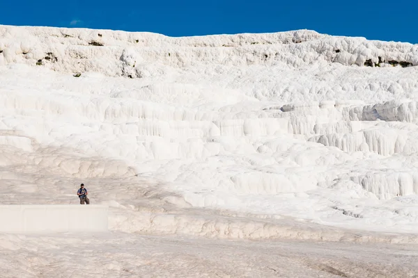 PAMUKKALE, TURKEY- APRIL,12: Tourists on Pamukkale travertines on April 12, 2015 in Pamukkale, Turkey. Pamukkale, UNESCO world heritage site, nowadays become one of the most visited sight in Turkey. — Zdjęcie stockowe