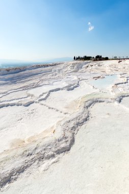 Doğal Traverten havuzları ve terasların, Pamukkale, Türkiye'de. Pamukkale, anlamı 