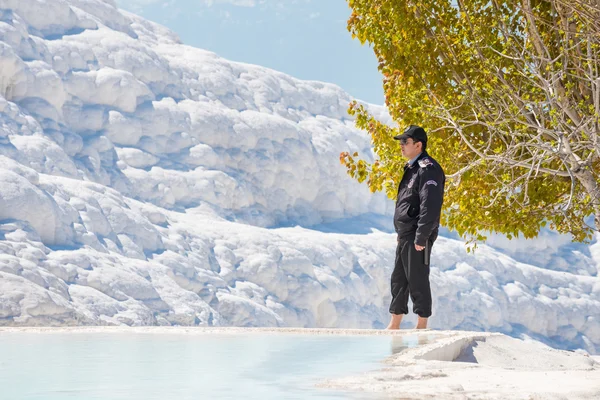 PAMUKKALE, TURKEY- APRIL,12: Tourists on Pamukkale travertines on April 12, 2015 in Pamukkale, Turkey. Pamukkale, UNESCO world heritage site, nowadays become one of the most visited sights in Turkey. — Stock Photo, Image