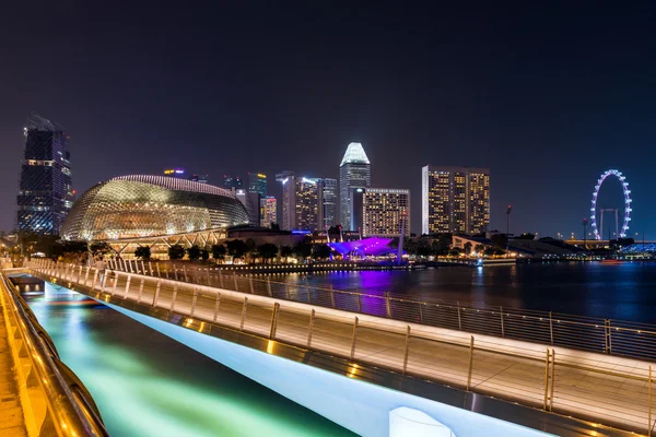 Singapour bâtiments d'affaires zone la nuit — Photo