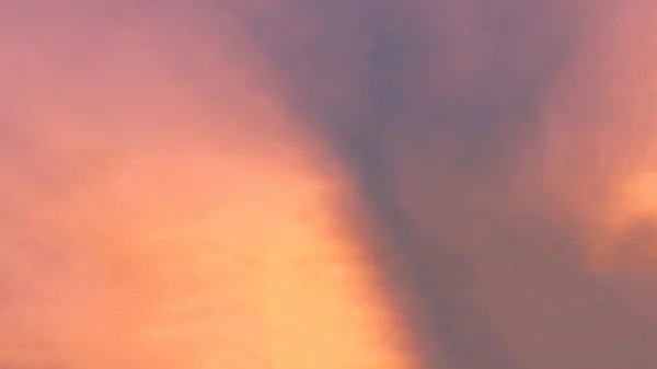Nube colorida en el fondo del cielo — Foto de Stock