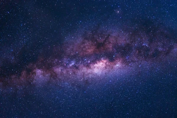 Tiro espacial colorido de galáxia de caminho leitoso com estrelas em um céu noturno — Fotografia de Stock