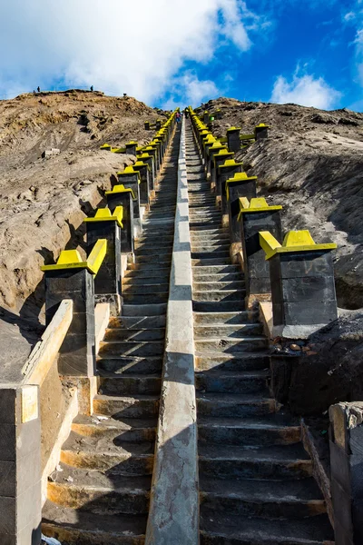 Strairway to Mount Bromo volcanoes in Bromo Tengger Semeru National Park, East Java, Indonesia — Stock Photo, Image