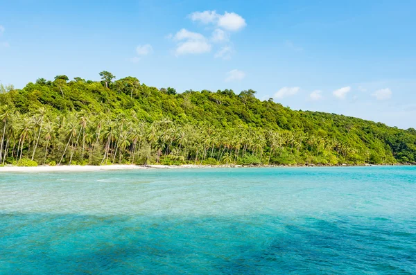 Bella spiaggia tropicale limpida in Koh Kood Island, Thailandia — Foto Stock