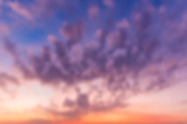 Desenfoque Hermoso amanecer cielo y nubes background.blur fondo — Foto de Stock