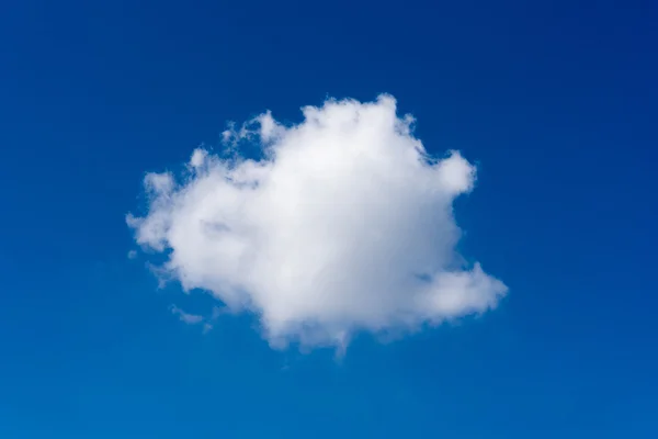 Single white cloud on blue sky background at daytime — Stock Photo, Image