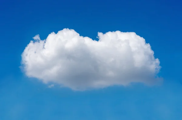Single white cloud on blue sky background at daytime — Stock Photo, Image