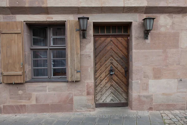 窓や古いヨーロッパ スタイルのドア — ストック写真