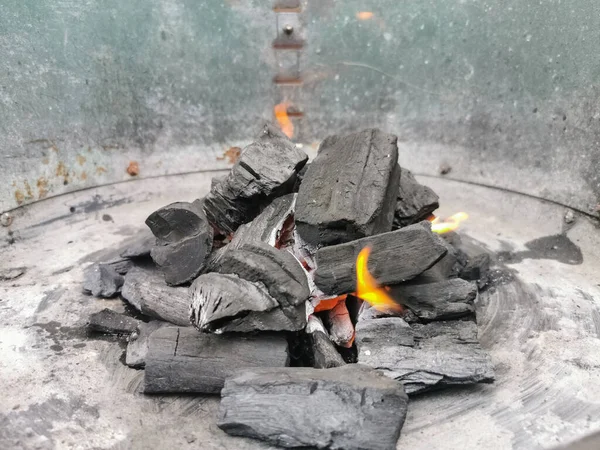 燃煤燃烧器篝火宏观视图 煤体结构细节 — 图库照片