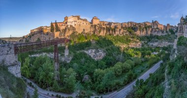 Cuenca / İspanya - 05: 13 2021 Cuenca Hanging Houses, Casas Colgadas, Cuenca şehrinin ikonik mimarisi