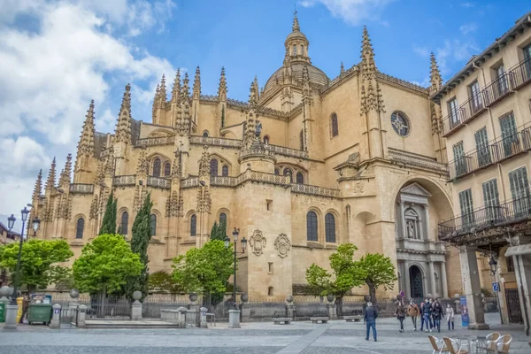 Segovia Spanje 2021 Majestueus Vooraanzicht Het Iconische Spaanse Gotische Gebouw — Stockfoto